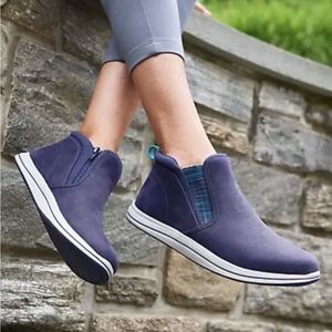 CLARKS CLOUDSTEPPERS Navy Memory Foam Casual Comfort Bootie, Sz 8.5W, BRAND-NEW!